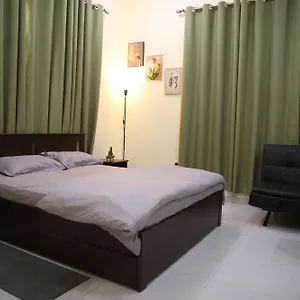 Luxury Private Studio Close To Airport شقة