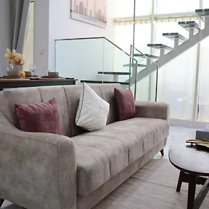Aurora Your 2br Duplex Transit In Masdar شقة