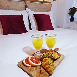 Deluxe Vintage Chic - Kazimierz Old Town Apartment Krakow